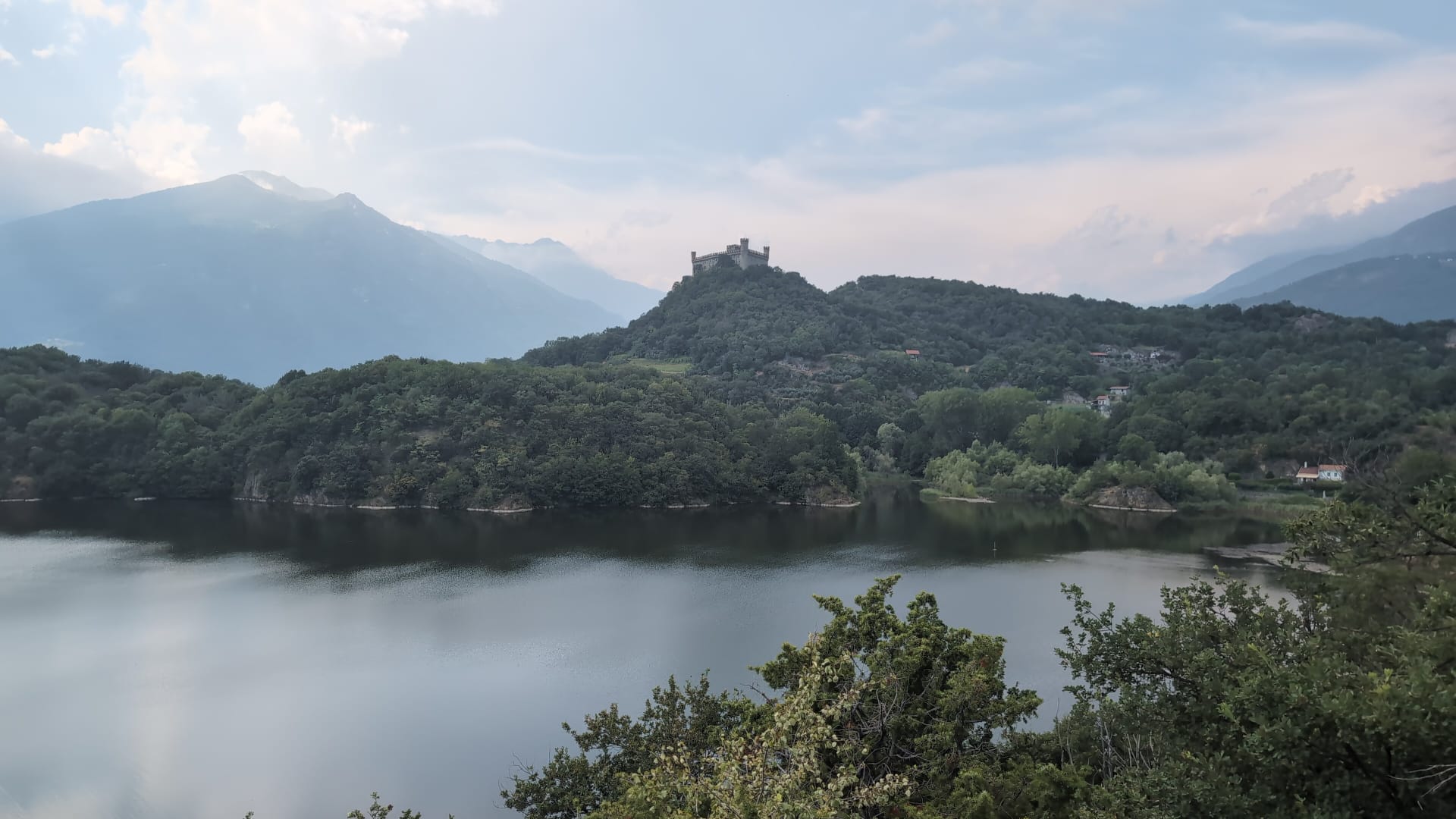Il castello di Montalto Dora risale alla metà del XII secolo Il castello di Montalto Dora risale alla metà del XII secolo